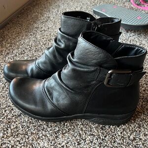 Clarks Black Leather Ankle Boots Size 7.5 Leather women’s shoes